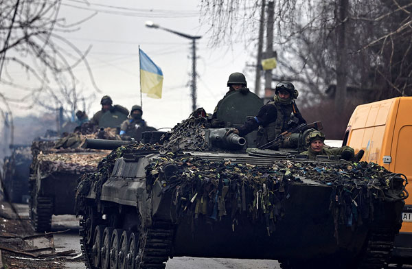 ロシアはウクライナの攻防に苦戦（キーウ州全域を奪還、進軍するウクライナ軍）／（Ｃ）ロイター