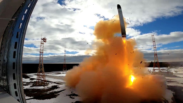 ロシアは次世代ICBM発射実験を実施し「成功」をアピール（大陸間弾道ミサイルRS-28「サルマト」）　（Ｃ）ロイター／ロシア国防省