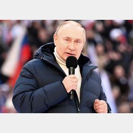 クリミア併合8周年コンサートで演説するロシアのプーチン大統領（Ｃ）ロイター／Sputnik／Kremlin