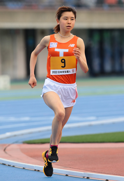 日本学生個人選手権女子5000メートルの不破聖衣来は最下位の12位。脚を守るためスパイクは履いていなかった（Ｃ）日刊ゲンダイ