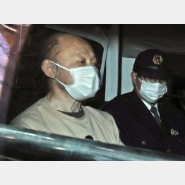送検される渡辺容疑者（Ｃ）共同通信社