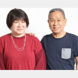 直木賞作家の山本一力さんと英利子夫人、夫妻（Ｃ）日刊ゲンダイ