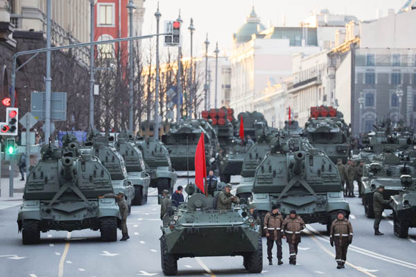 モスクワでは軍事パレードのリハーサルが行われている（Ｃ）ロイター