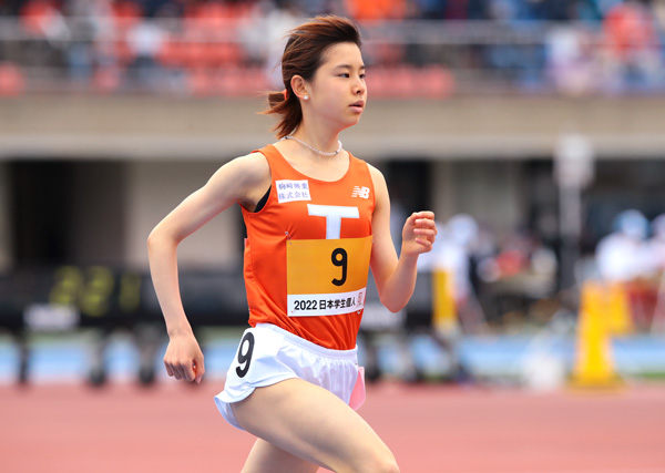4月の日本学生個人選手権5千メートル決勝で最下位だった不破聖衣来（Ｃ）日刊ゲンダイ