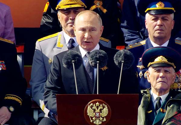 昨9日、対独戦勝記念日式典での演説で、プーチン大統領は虚実入り混じる持論を展開（ロシア大統領府のホームページより）