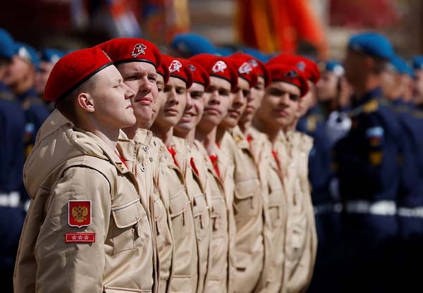 あどけなさが残るロシアの青少年軍団（9日の対独戦勝記念日軍事パレードで）／（Ｃ）ロイター