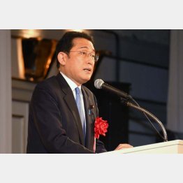 18日、「宏池会 と語る会」で挨拶をする岸田首相（Ｃ）日刊ゲンダイ