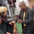葬式で遺族の女性にプロポーズ！ 間が悪すぎる南アフリカの牧師になぜか賛否両論