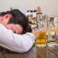 人はなぜ失敗するほど酒を飲む？ テストで分かるアルコール依存症の疑い、減酒薬って何だ