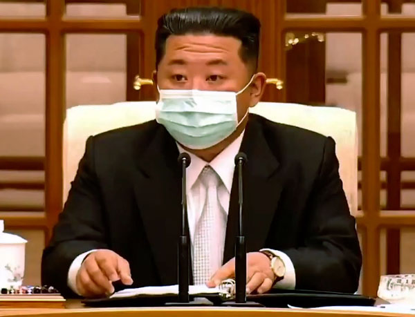 衝撃だったマスク姿のお披露目（北朝鮮の金正恩朝鮮労働党総書記）　（Ｃ）ロイター／EYEPRESS Images