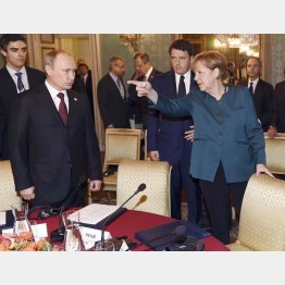 メルケル独首相は旧東ドイツ出身、プーチン大統領の性格をよくよく踏まえていた（2014年10月）／（Ｃ）ロイター＝共同