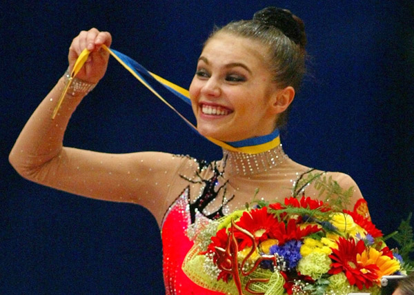 2004年アテネ五輪で金メダル（元新体操選手のアリーナ・カバエワ）／（Ｃ）ロイター