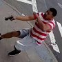 周囲には多くの通行人が…NYで白昼堂々繰り広げられた地元ギャングの銃撃戦
