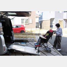 中古で購入した200万円の福祉車両（育子さん提供）
