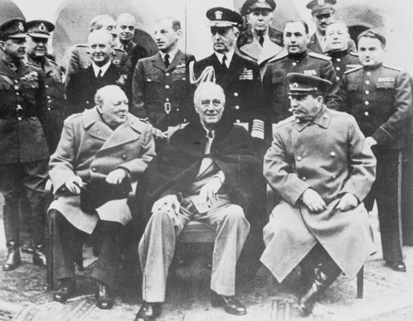 戦争の本質とは…（左からチャーチル英首相、ルーズベルト米大統領、スターリン露首相）（Ｃ）共同通信社