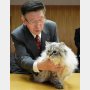 秋田犬の返礼に知事に贈った猫の名前が「平和」という皮肉