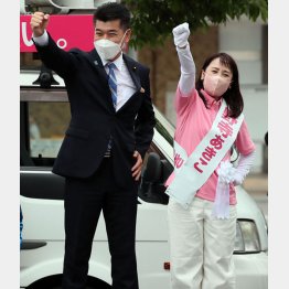 同じく立憲民主の泉健太代表（左）も第一声は福島の無所属・小野寺彰子候補のもとで（Ｃ）日刊ゲンダイ