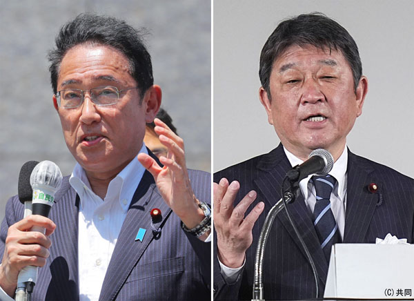 どんどん右へ、大放言（左から岸田首相、茂木自民党幹事長）／（Ｃ）日刊ゲンダイ