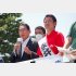 G7出発直前の岸田首相（左）も駆け付けた（自民・永井学候補）