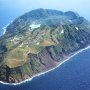 日本の秘境「青ケ島観光」の魅力 絶海の孤島の周囲は断崖絶壁
