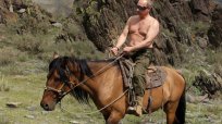 国際的に孤立するプーチンは「上半身裸の乗馬姿」までG7サミットでネタにされる