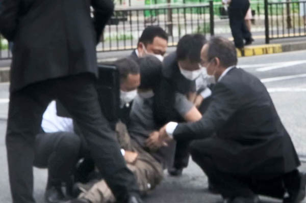 安倍晋三元首相が凶弾に倒れる 容疑者が使用した「手製の銃」の殺傷力