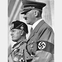 ヒトラーに直接会って感銘を受けた松岡洋右はドイツの勝利は疑いないと信じた（アドルフ・ヒトラー＝右とベニート・ムッソリーニ）／（Ｃ）World History Archive／ニューズコム／共同通信イメージズ