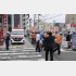 8日、安倍元首相が街頭演説中に男に銃撃され、騒然とする現場付近＝奈良市（Ｃ）共同通信社