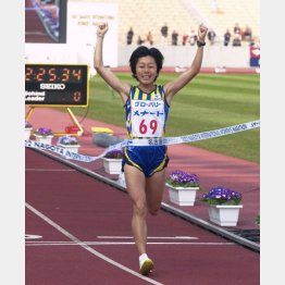 野口みずきのメダル取りはここから始まった（2002年名古屋国際女子マラソンで優勝）／（Ｃ）共同通信社