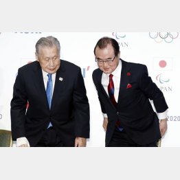 森喜朗元首相（左）とAOKIホールディングスの青木拡憲・前会長（Ｃ）日刊ゲンダイ