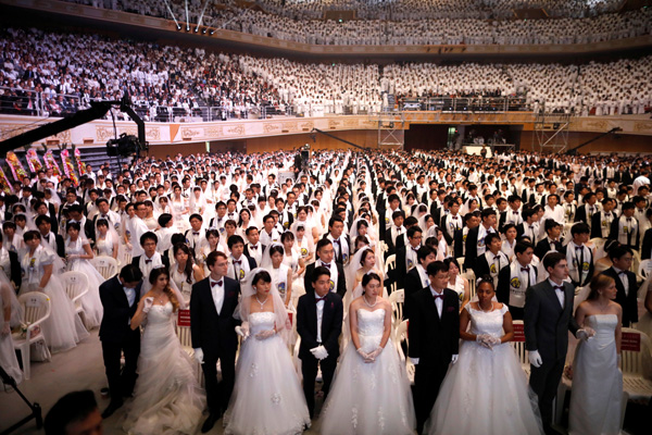 ソウルで行われた旧統一教会の合同結婚式（Ｃ）ロイター