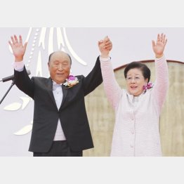 統一教会創始者の故・文鮮明と現総裁の韓鶴子夫妻（Ｃ）ロイター＝共同