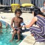 プールで溺れた3歳児を救助！全米称賛の7歳男児に流れる“アスリートの血”