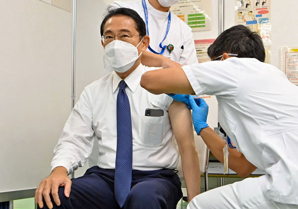 岸田首相は4回目のワクチン接種をしたばかり＝12日（代表撮影）