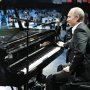 慈善コンサートでカラオケ熱唱 プーチンの意外な音楽趣味とピアノの実力