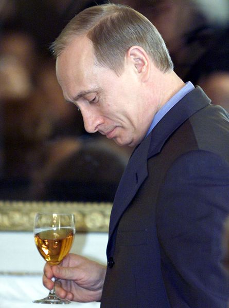 ビールより実はワインに夢中（ロシアのプーチン大統領）／（Ｃ）ロイター