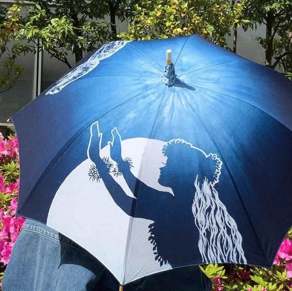 大人気の藍染め日傘（提供写真）