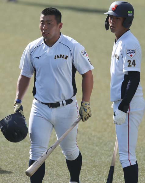 高校日本代表でも1番を務める高松商・浅野（左）／（Ｃ）日刊ゲンダイ