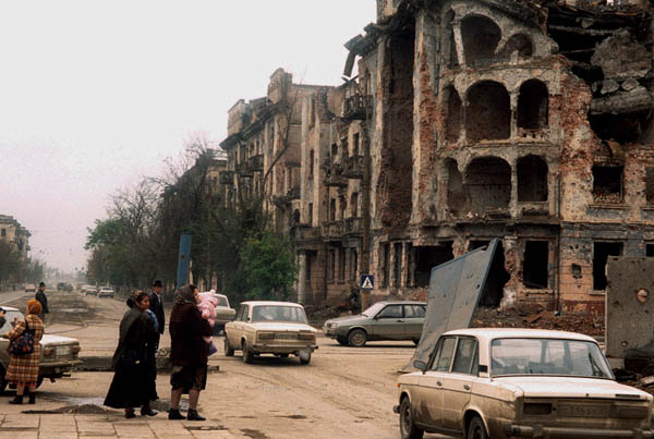 チェチェン紛争で廃虚と化したグロズヌイ中心部（1996年）／（Ｃ）共同通信社