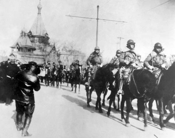 ハルビンに入る関東軍＝1931年2月（Ｃ）共同通信社