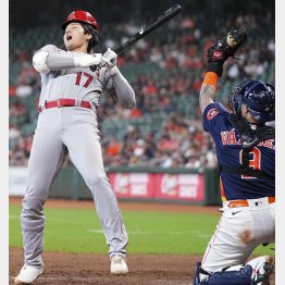 大谷はよけ方もうまい！？（Ｃ）共同通信社