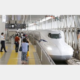 シニア割で新幹線旅行（Ｃ）共同通信社