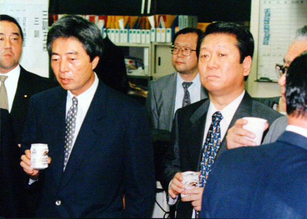 1993年、細川連立政権樹立（Ｃ）日刊ゲンダイ