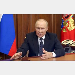 国民向けに演説するロシアのプーチン大統領（ロシア大統領府提供・ＡＰ＝共同）