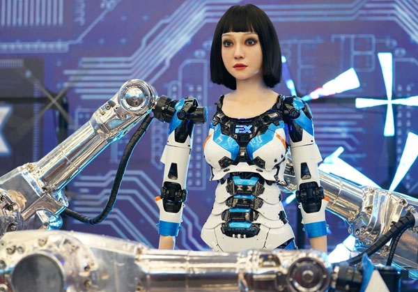 「世界ロボット大会2022」に出展された人型ロボット（Ｃ）新華社／共同通信イメージズ