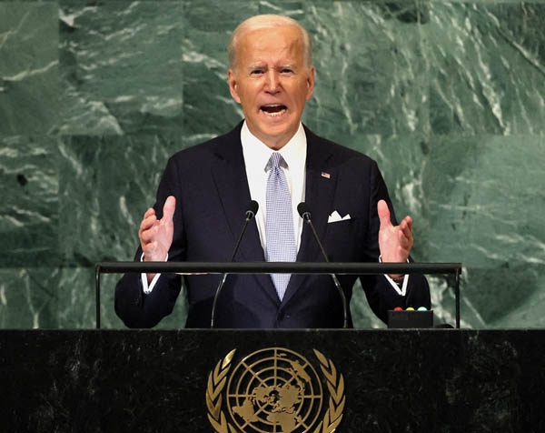 国連で演説するバイデン米大統領（Ｃ）ロイター