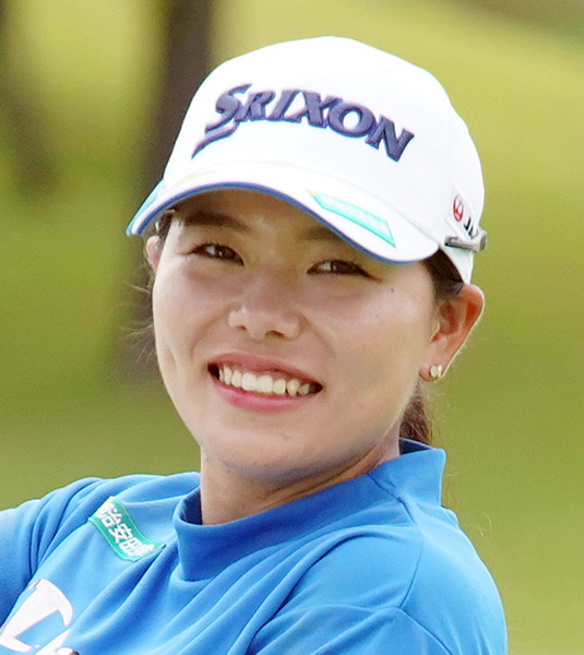 勝みなみ 日本女子OP優勝記念ボールを3人にプレゼント｜日刊ゲンダイ