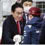 岸田首相は外しても半数以上は屋外で着用…日本人は永遠にマスクを着け続けるのか