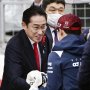 岸田首相は外しても半数以上は屋外で着用…日本人は永遠にマスクを着け続けるのか