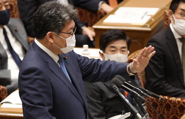 冷ややかな空気が漂っていた…（質疑する自民党の萩生田光一政調会長）／（Ｃ）日刊ゲンダイ